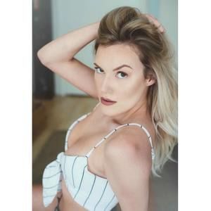 Meet your Posher, Alora